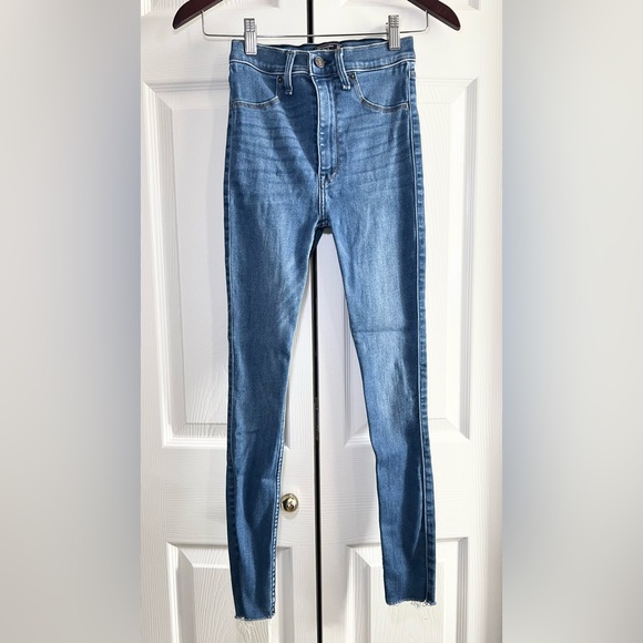 Abercrombie and Fitch Ultra High-rise Jean Legging - 24/00 - Picture 1 of 7
